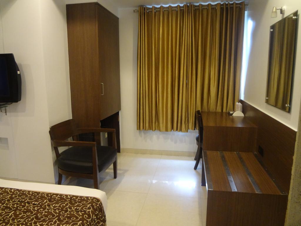 Hotel Adi Nagpur Luaran gambar