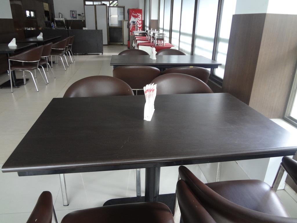 Hotel Adi Nagpur Luaran gambar
