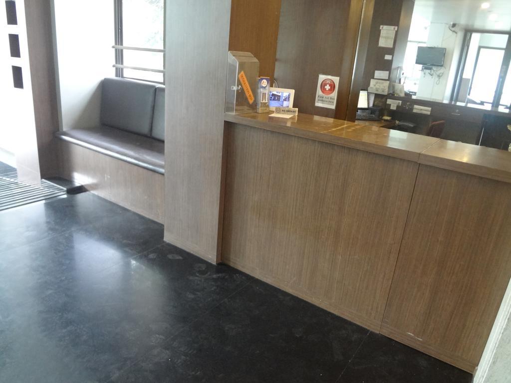 Hotel Adi Nagpur Luaran gambar