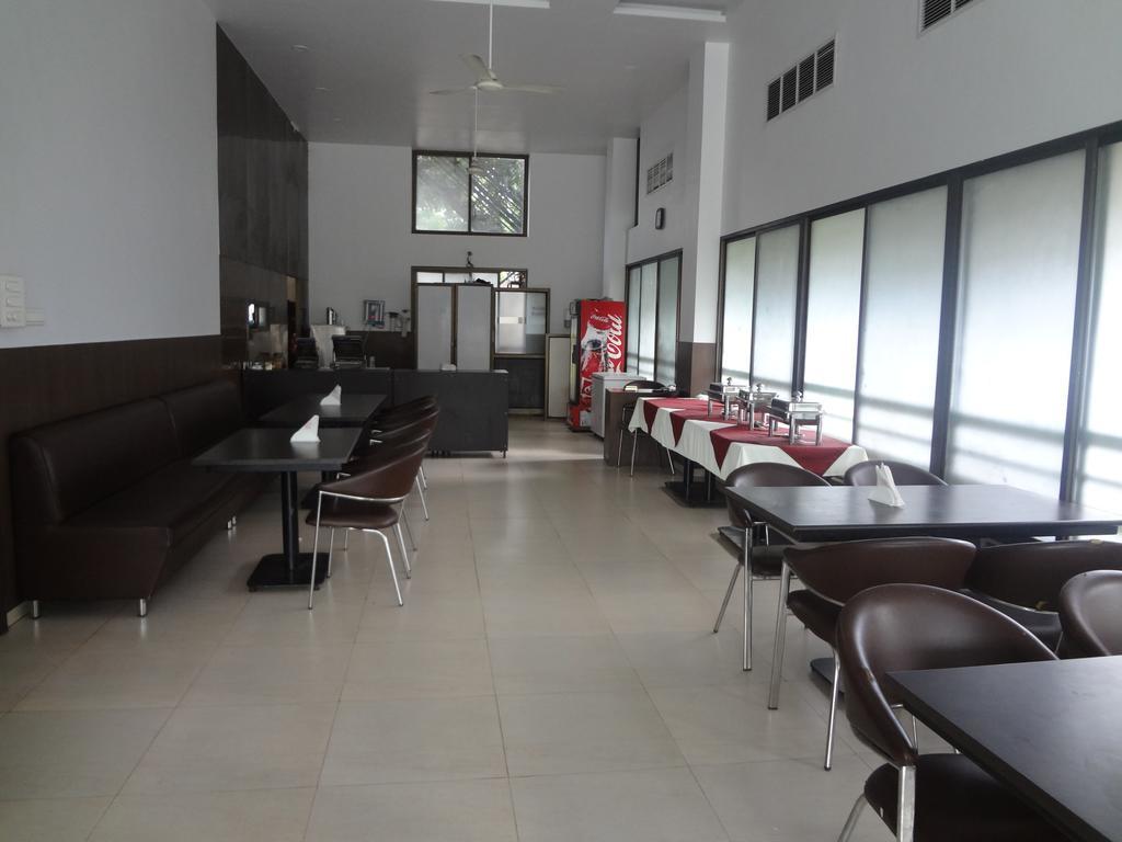 Hotel Adi Nagpur Luaran gambar