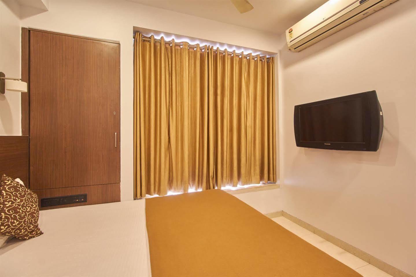 Hotel Adi Nagpur Luaran gambar