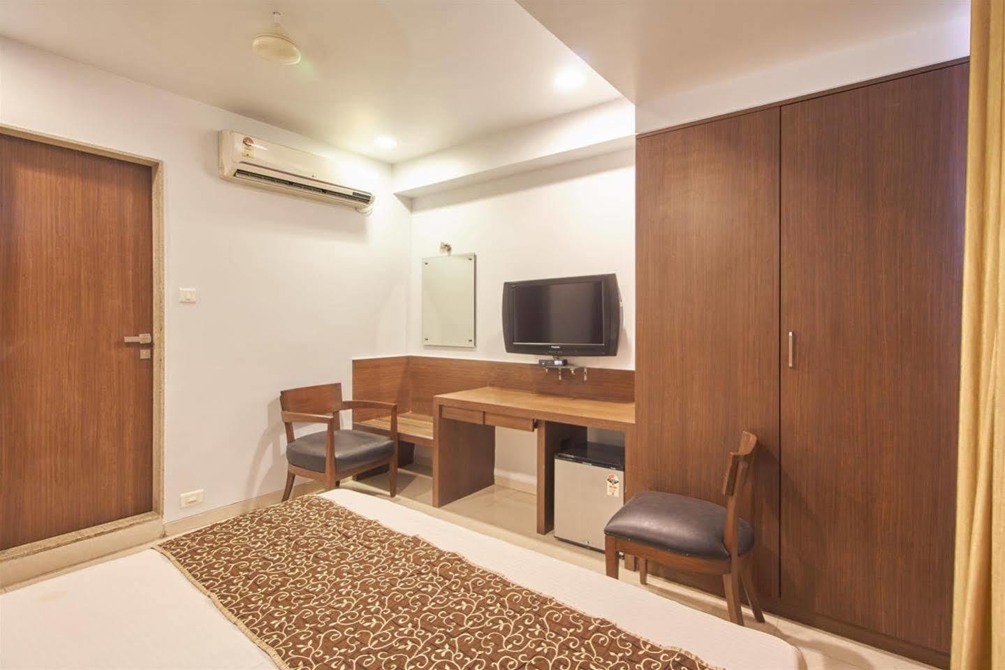 Hotel Adi Nagpur Luaran gambar