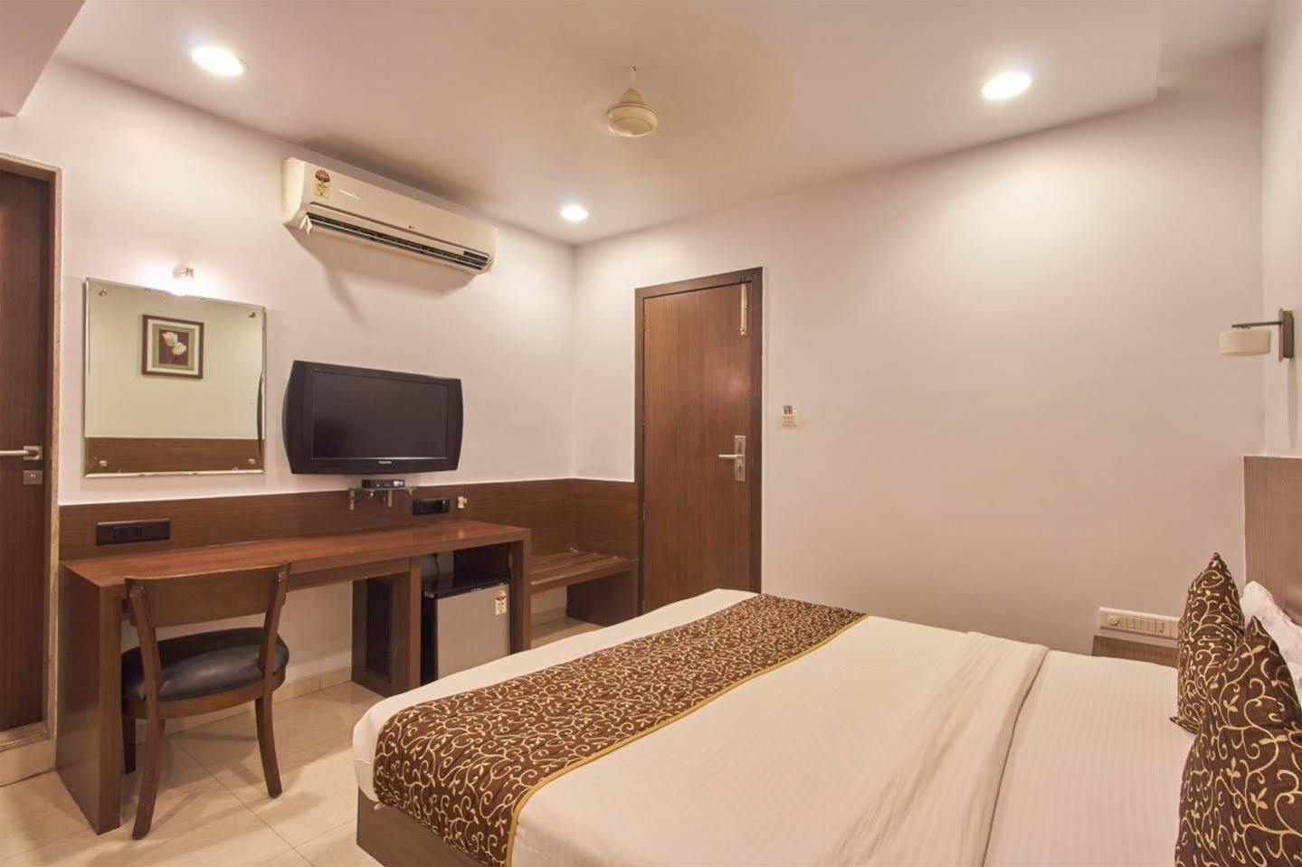 Hotel Adi Nagpur Luaran gambar